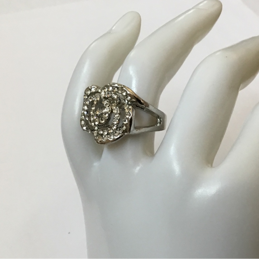 ✅ 2/$10 ✅ High Quality Genuine Crystal Silver Ring Alloy, Silver Crystal - Picture 4 of 8